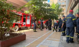Φωτιά σε ξενοδοχείο στην Ομόνοια: «Ξεκίνησε από πατίνι που φόρτιζε», λέει ένοικος (βίντεο)
