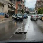 Οδός Σουλίου: Λευκή καρέκλα προειδοποιεί τους οδηγούς για μεγάλη λακκούβα