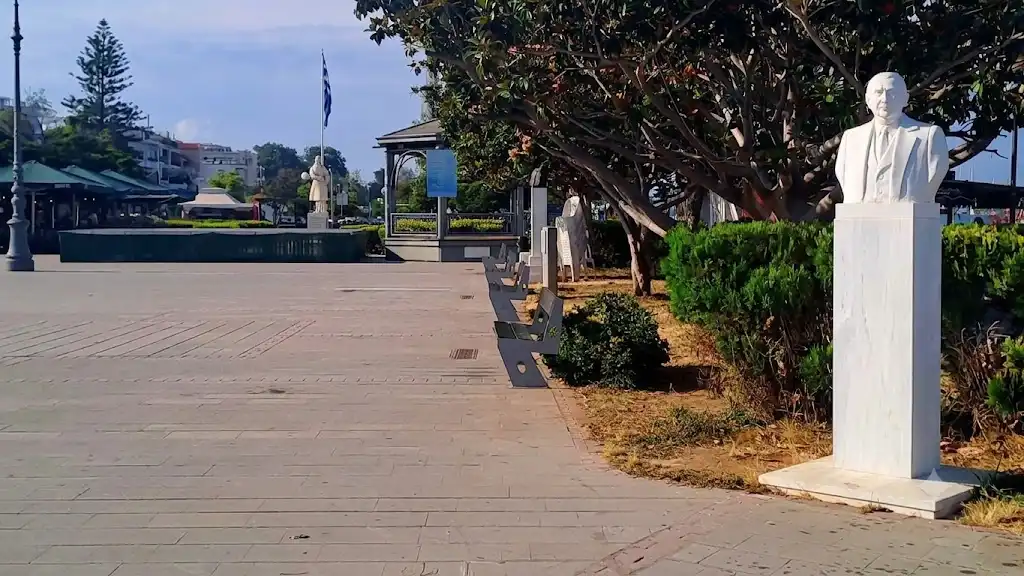Πρέβεζα: Περί αδριάντων και προτομών…