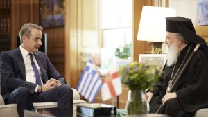 Συνάντηση Μητσοτάκη με τον Πατριάρχη Ιεροσολύμων για τις εξελίξεις στη Μέση Ανατολή