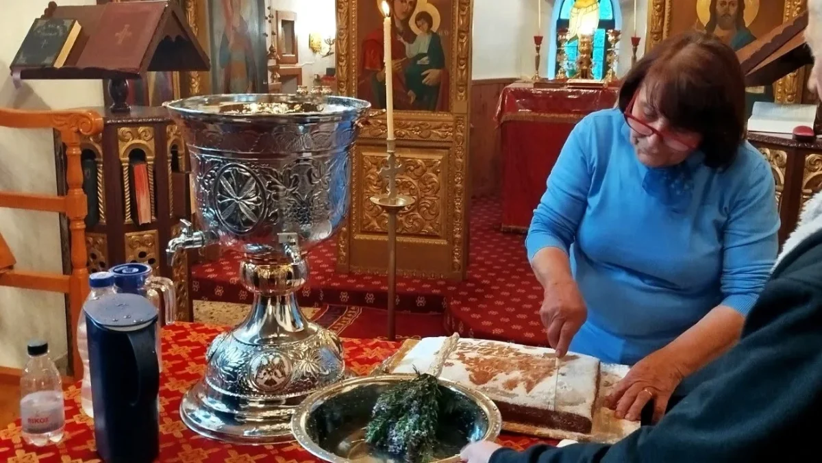 Συνταξιούχος εκπαιδευτικός φροντίζει τους ναούς σε χωριό της Παραμυθιάς