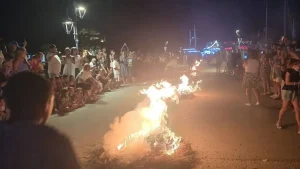 Αναβίωσαν οι «λαμπατίνες» του Άη Γιάννη του Ριγανά στην Πάργα 