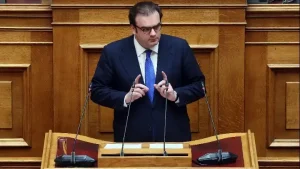 Πιερρακάκης: «Μειώνονται οι δόσεις σε πάνω από 100.000 δανειολήπτες του νόμου Κατσέλη» – Τι προβλέπει η ρύθμιση (βίντεο)
