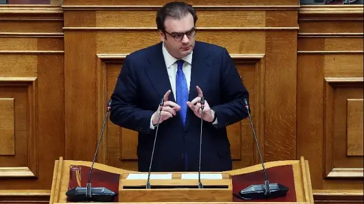 Πιερρακάκης: «Μειώνονται οι δόσεις σε πάνω από 100.000 δανειολήπτες του νόμου Κατσέλη» – Τι προβλέπει η ρύθμιση (βίντεο)