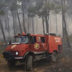 Τραγωδία στο Δερβένι: Δύο νεκροί από τη φωτιά – Χωρίς ενεργό μέτωπο η πυρκαγιά