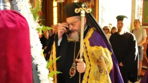 Παραμυθίας Σεραπίων: “Να είμαστε αληθινοί και ειλικρινείς”- Χειροτονία νεαρού μοναχού σε διάκονο