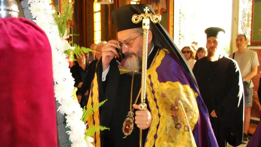 Παραμυθίας Σεραπίων: “Να είμαστε αληθινοί και ειλικρινείς”- Χειροτονία νεαρού μοναχού σε διάκονο