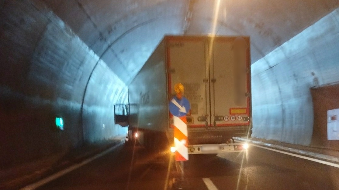 Νταλίκα ακινητοποιήθηκε σε σήραγγα της Εγνατίας Οδού – Κυκλοφοριακές ρυθμίσεις και εκτροπή της κίνησης