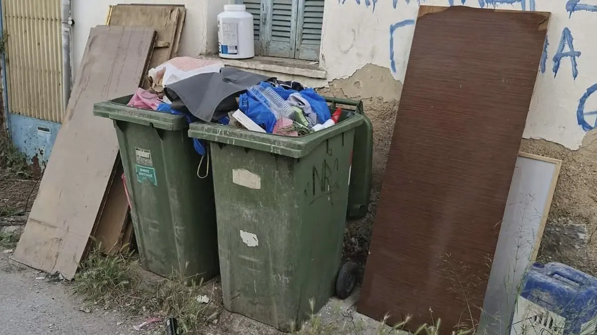 Οδός Βλαχάβα στα Ιωάννινα: Παράπονα για ογκώδη απορρίμματα και προβλήματα υγιεινής