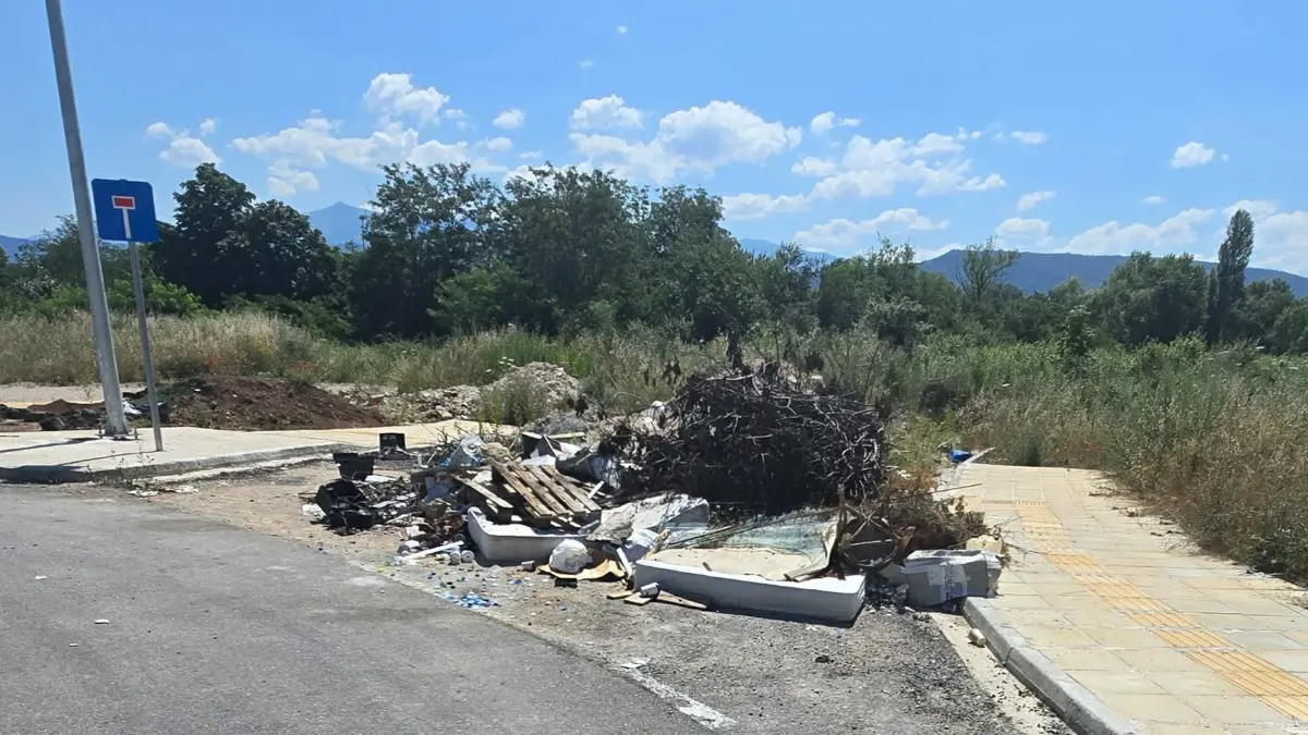 Μπάζα και ογκώδη αντικείμενα μετά τη Γαλακτοκομική Σχολή – Παράπονα πολιτών για την εικόνα εγκατάλειψης