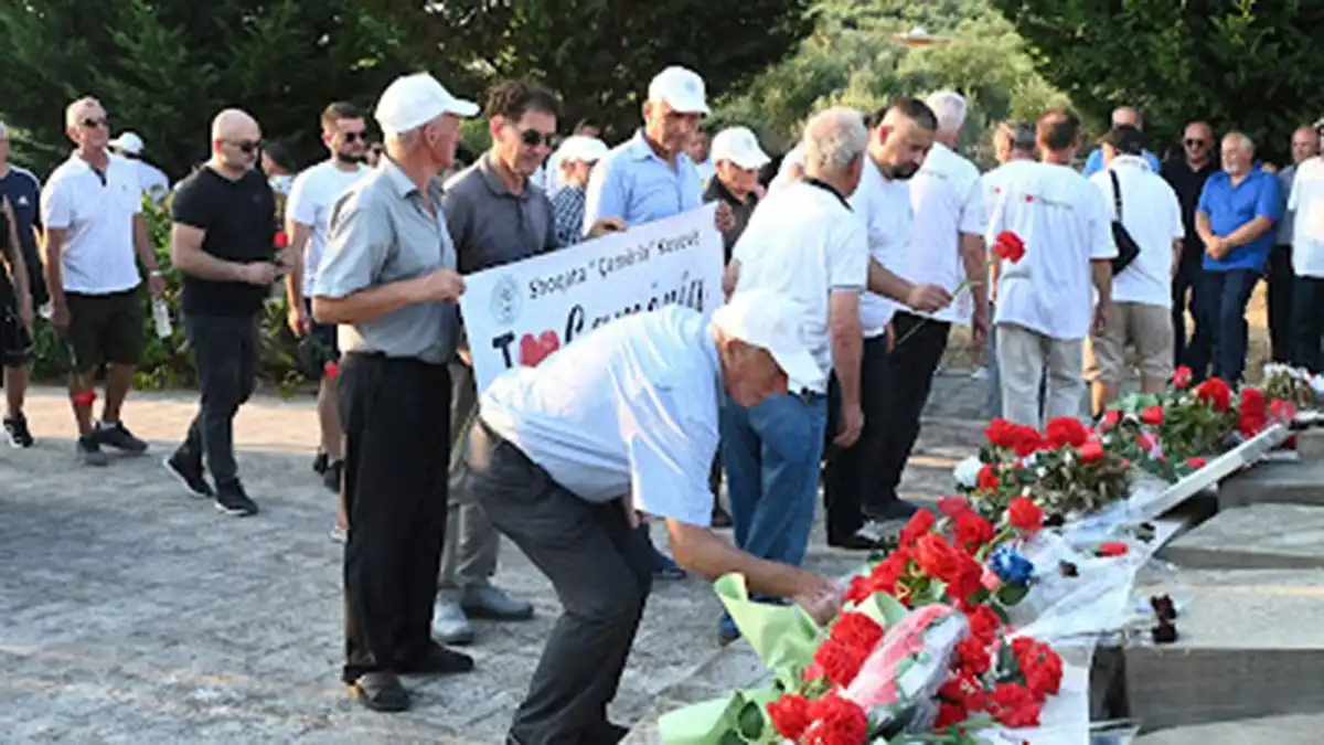 Πρόκληση: Έβαλαν πανό στα ελληνοαλβανικά σύνορα με σύνθημα “Η Τσαμουριά είναι ζωντανή”!