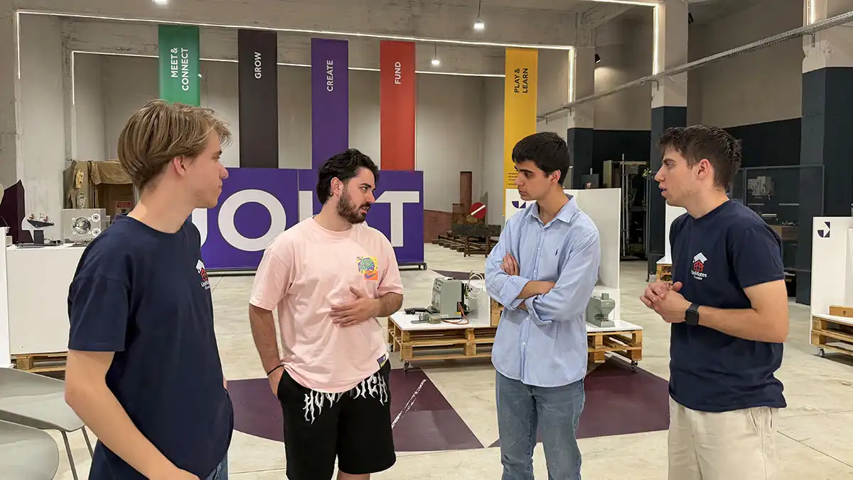 Φοιτητές, startuppers και ήδη βραβευμένοι: Η ομάδα των Unimates μας συστήνει την “έξυπνη συγκατοίκηση” (βίντεο)