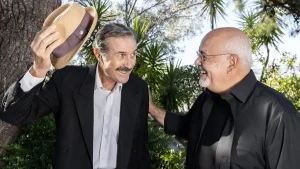 «Τα Κατά Μάρκον» στο Φεστιβάλ Παραμυθιάς – Μια ρεμπέτικη λειτουργία με τον Τάκη Χρυσικάκο