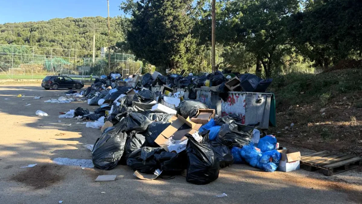 Σύβοτα: Καταγγελία για «παράνομη χωματερή» δίπλα σε παραλία, γήπεδα και ξενοδοχεία