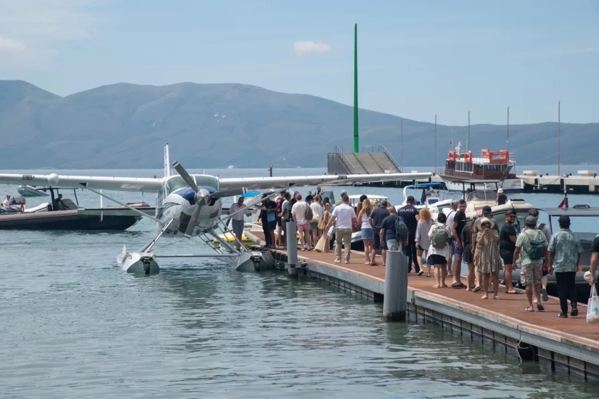 Υδροπλάνο συνέδεσε τα Ιωάννινα με τον Αυλώνα σε 35 λεπτά – Προοπτική για τακτικά δρομολόγια