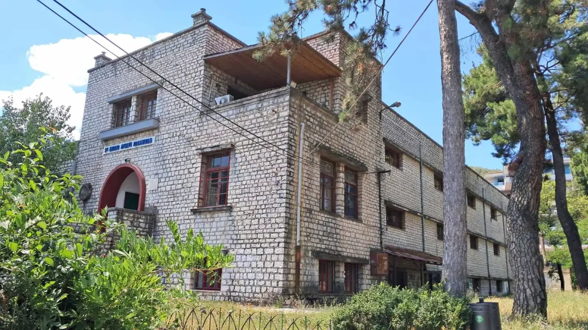Ερώτηση Τζούφη για τη δρομολογούμενη μεταστέγαση του 5ου ΓΕΛ Ιωαννίνων στην Περίβλεπτο