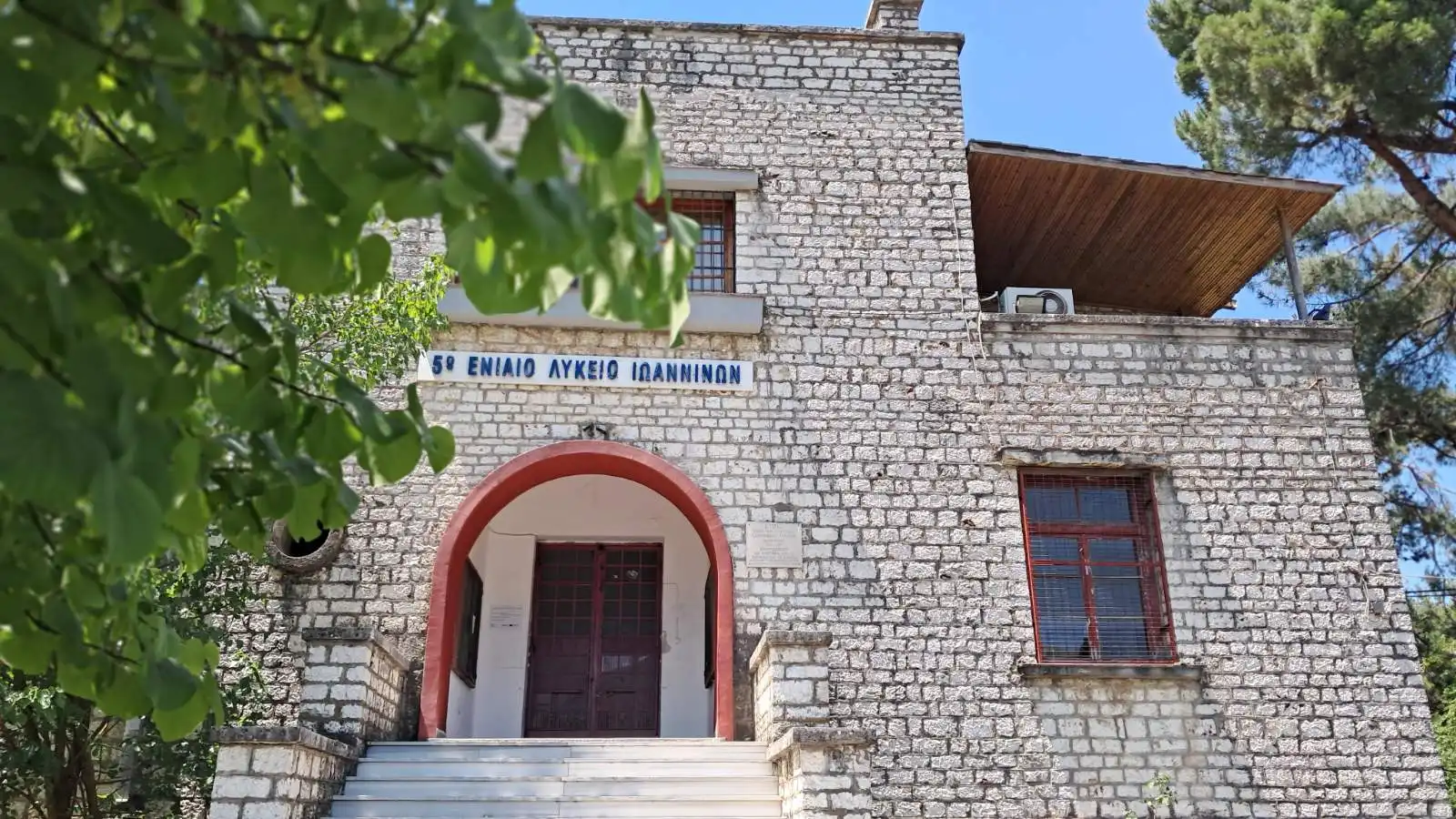 Αιφνιδιασμός στο 5ο ΓΕΛ Ιωαννίνων για τη μεταστέγαση – Ζητούν άμεση απάντηση