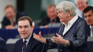 Βρετανία: Νεκρή στο σπίτι της η πρώην υπουρός Αν Γουίτικαμ – Συνελήφθη 26χρονος