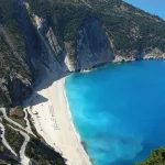 Κεφαλονιά: Κατολίσθηση στον Μύρτο – Βράχοι έπεσαν στην παραλία με κόσμο (video)