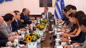 Υπουργικό Συμβούλιο: Από τα 850 προϊόντα με μειώσεις έως τα «Ζωντανά Χωριά» και τα νέα σχολικά μέτρα