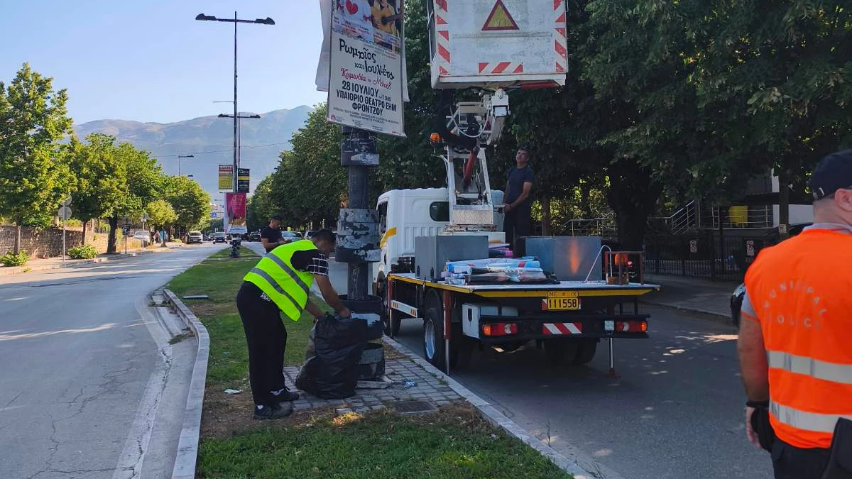 Ο Δήμος Ιωαννιτών απομακρύνει τις παράνομες αφίσες