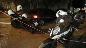 Τριπλή εμπρηστική επίθεση στη Θεσσαλονίκη με πέντε τραυματίες (βίντεο)