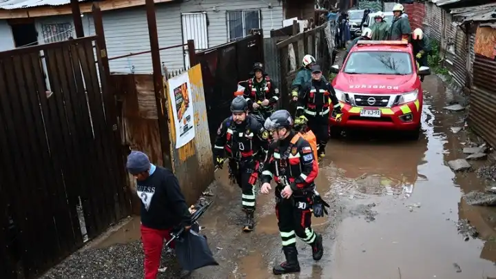 Φονική καταιγίδα στη Χιλή: 13 νεκροί και πάνω από 60.000 αποκλεισμένοι
