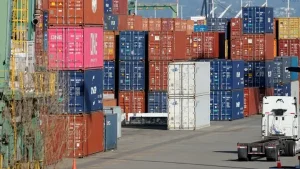 Τραμπ: Δασμοί έως 200% στα εισαγόμενα γενόσημα φάρμακα από το 2028