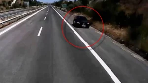 Τρία αυτοκίνητα κινούνταν ανάποδα στην Εγνατία Οδό – Σοκαριστικό βίντεο