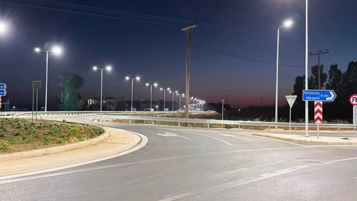 Φωτίστηκε η νέα είσοδος της Πρέβεζας από τον Μύτικα