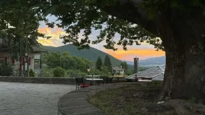 Η Ελάτη Ζαγορίου δίνει ραντεβού στο ηλιοβασίλεμα