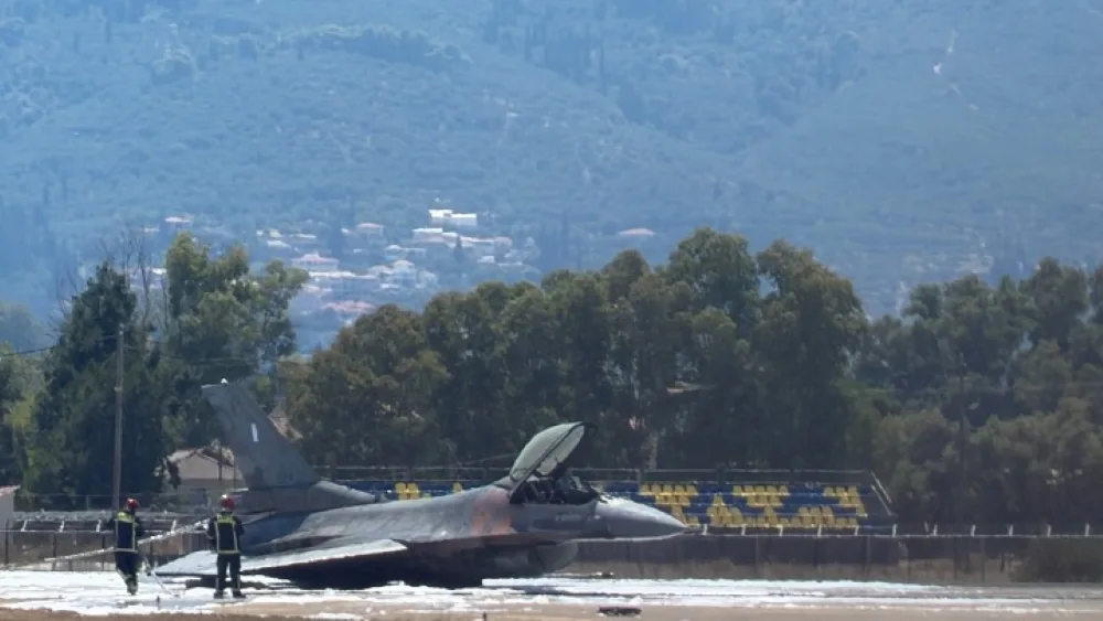 Ζάκυνθος: Κλειστό το αεροδρόμιο μετά την αναγκαστική προσγείωση F-16 (video)
