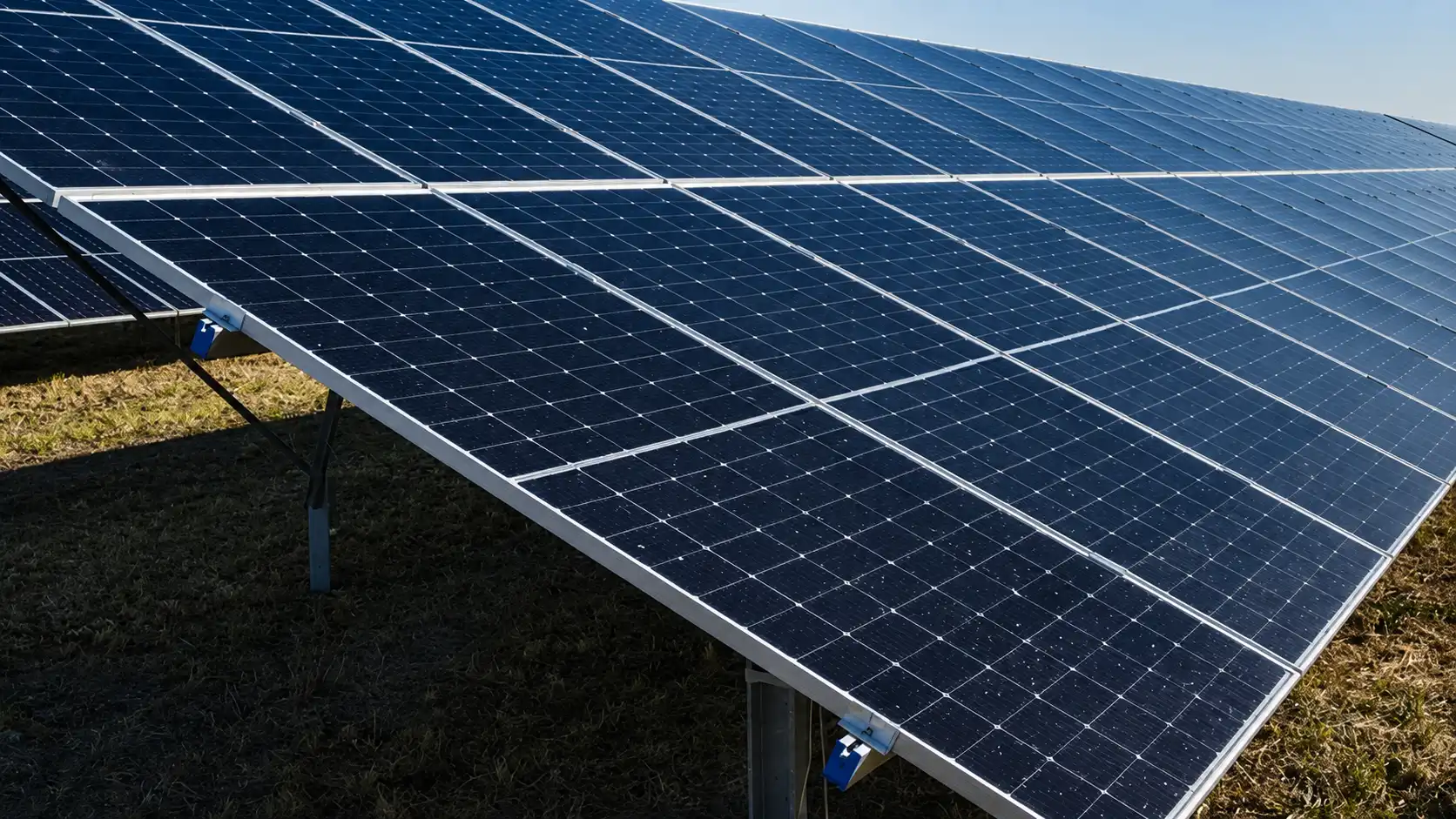 «Φωτοβολταϊκά στο μπαλκόνι» έως 800 Watt φέρνει το νέο πλαίσιο αυτοκατανάλωσης