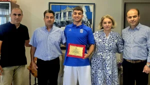 Άρτα: Τιμητική βράβευση του Θανάση Γάτσιου για το παγκόσμιο χρυσό στο σχολικό μπάσκετ
