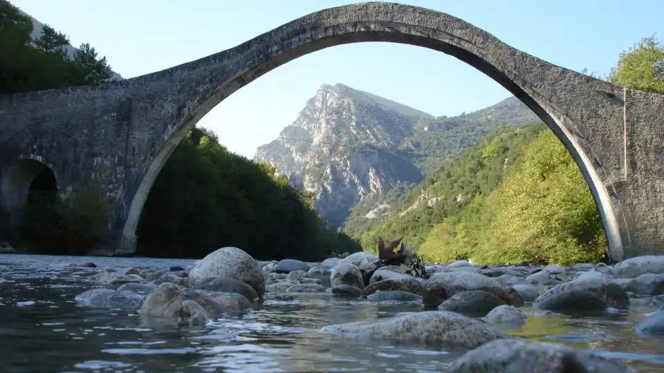 Διεθνής συνεργασία για την προστασία των πέτρινων γεφυριών και μνημείων του Πωγωνίου