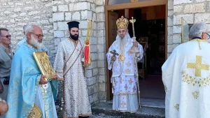 Στον εορτάζοντα ναό των Αγίων Αναργύρων Γριάσδανης Φοινίκης ο Μητροπολίτης Αργυροκάστρου