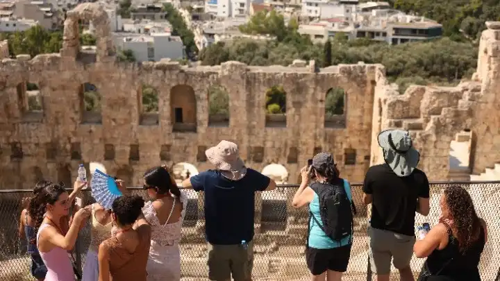 Πορτοκαλί προειδοποίηση για τρεις περιοχές της χώρας λόγω καύσωνα – Συστάσεις της Πολιτικής Προστασίας