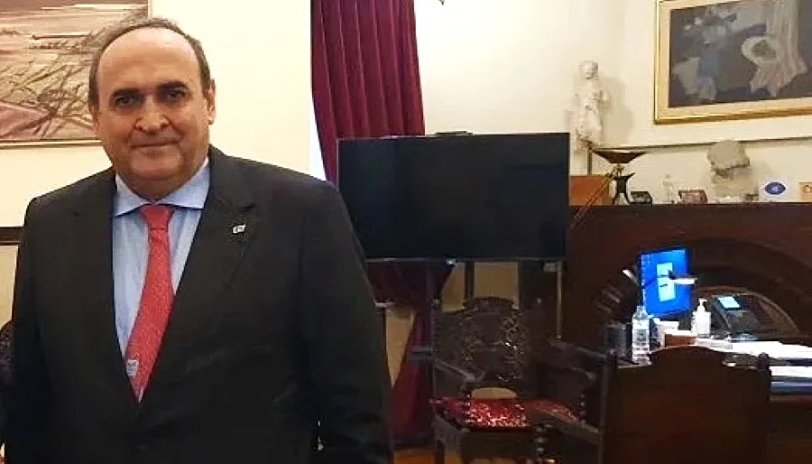 Ο Παραμυθιώτης επιχειρηματίας Γιώργος Βέρμπης βοηθάει στις αεροδιακομιδές ασθενών