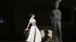 Η «Καρυάτιδα!» του Γιώργου Καπουτζίδη έρχεται στα Ιωάννινα στις 24 Ιουλίου