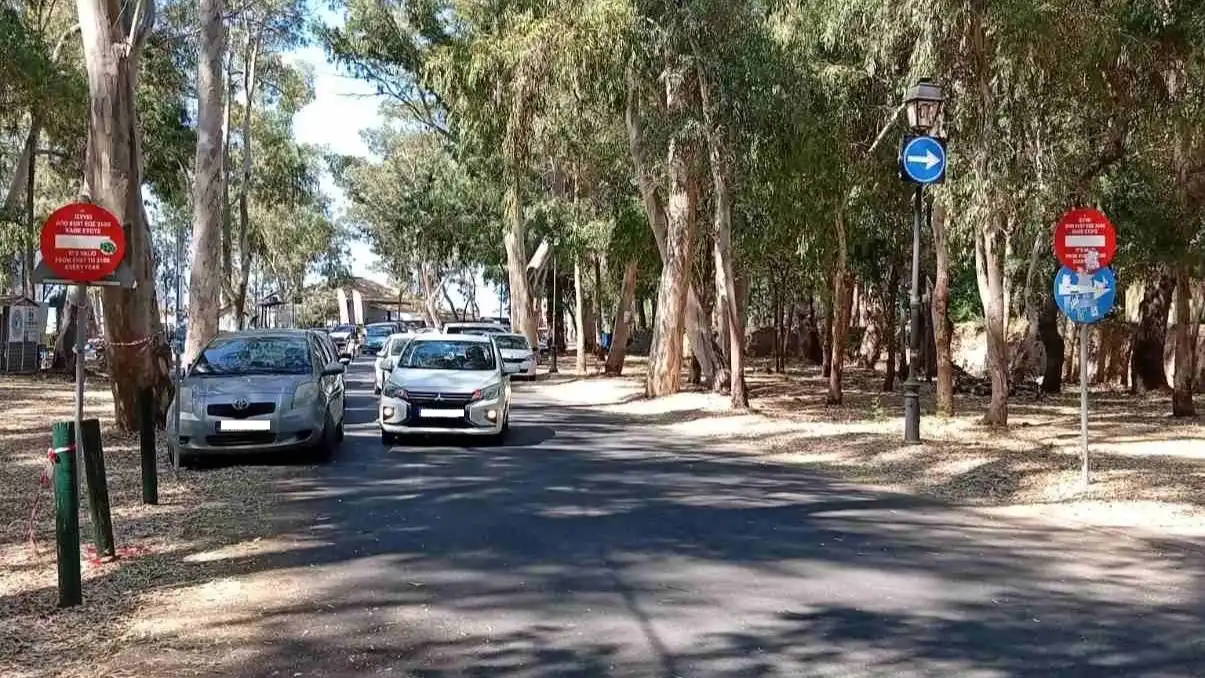 Σε εφαρμογή οι εποχικές κυκλοφοριακές ρυθμίσεις στην περιοχή της Κυανής Ακτής