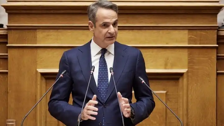 Στη Βουλή σήμερα, η πολιτική σύγκρουση Μητσοτάκη – Ανδρουλάκη για την ακρίβεια