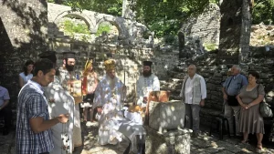 Ο Μητροπολίτης Αργυροκάστρου  στο ιστορικό Μοναστήρι της Δούβιανης
