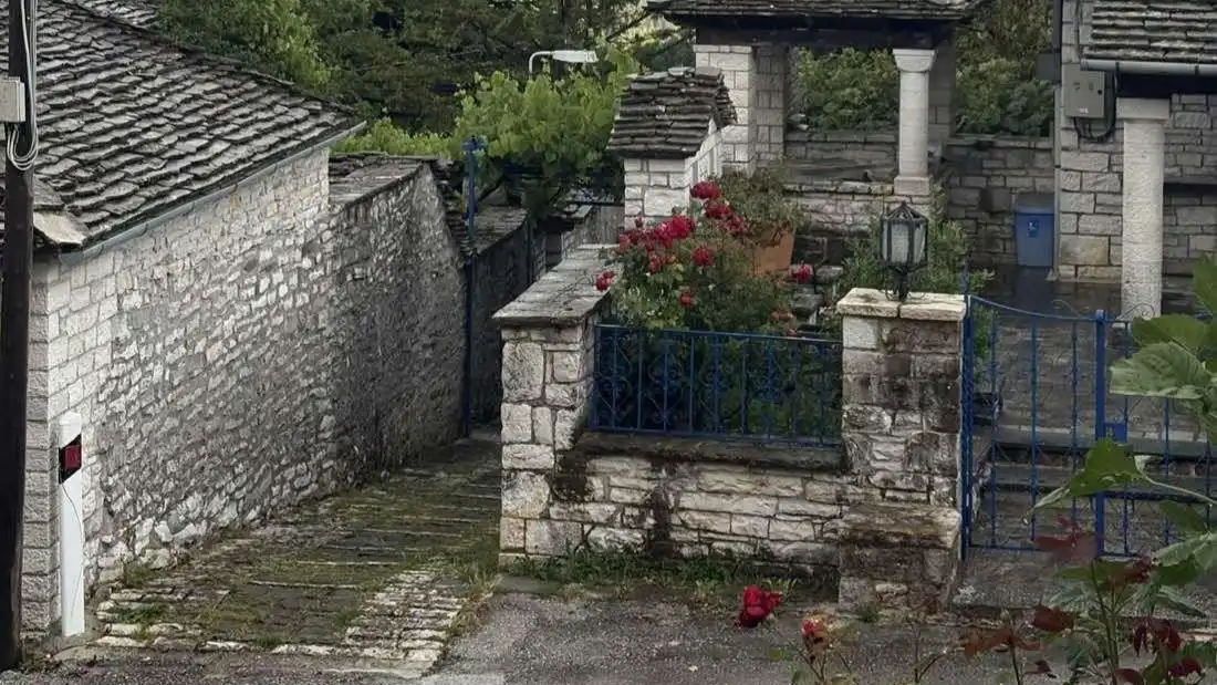 Μουσική βραδιά με την Κωνσταντίνα Τούνη στην πλατεία Μονοδενδρίου