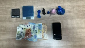 Ιωάννινα: Συνελήφθη για διακίνηση κάνναβης – Κατασχέθηκαν ναρκωτικά, ζυγαριές και μετρητά