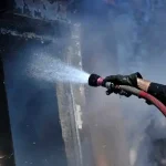 Άρτα: Πυρκαγιά σε διώροφη κατοικία – Τέσσερα οχήματα της Πυροσβεστικής στο σημείο