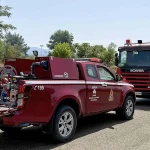 Φωτιά στο Νησί Ιωαννίνων – Με καραβάκια και πλατφόρμα μεταβαίνουν δυνάμεις