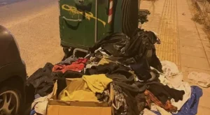 Παρέμβαση Χρυσοστόμου για τα ρούχα δίπλα στους κάδους απορριμμάτων