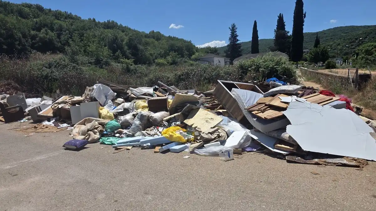 Δήμος Ζίτσας: Ανεξέλεγκτη απόθεση απορριμμάτων στο Ροδοτόπι δίπλα στο γήπεδο