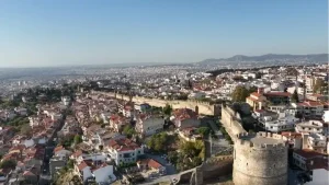 Φοιτητική στέγη στη Θεσσαλονίκη: Ενοίκια έως 700 ευρώ και αναζήτηση πριν από τις βάσεις