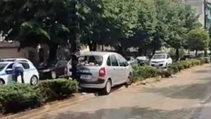 Η βροχή έφερε τροχαίο στη Λεωφόρο Δωδώνης – Αυτοκίνητο στη νησίδα (video)